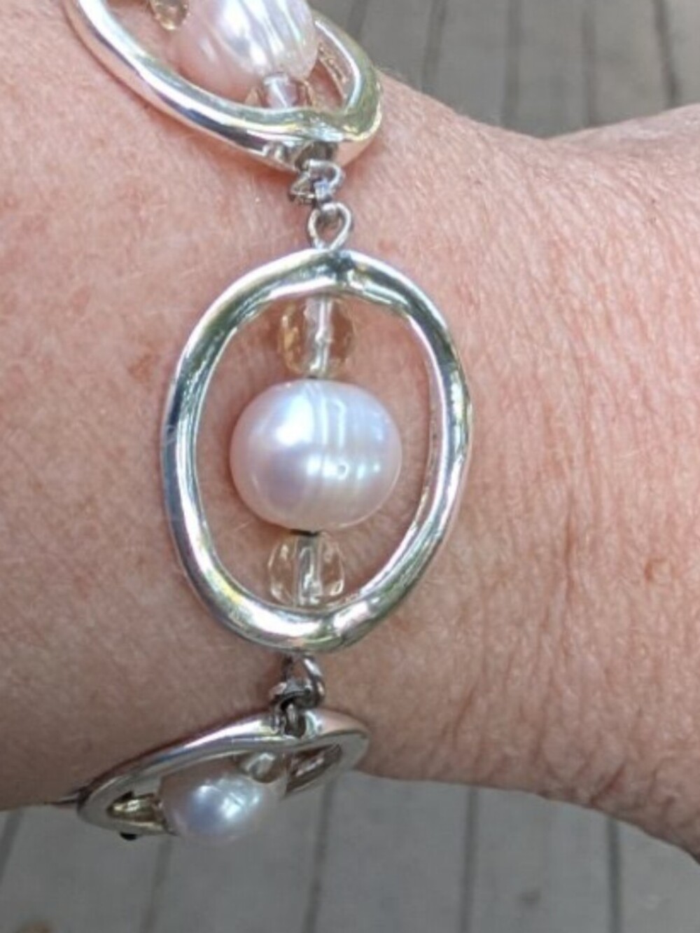 Freshwater Pearl Toggle Bracelet Pearls Encased In Silver Round Rings.